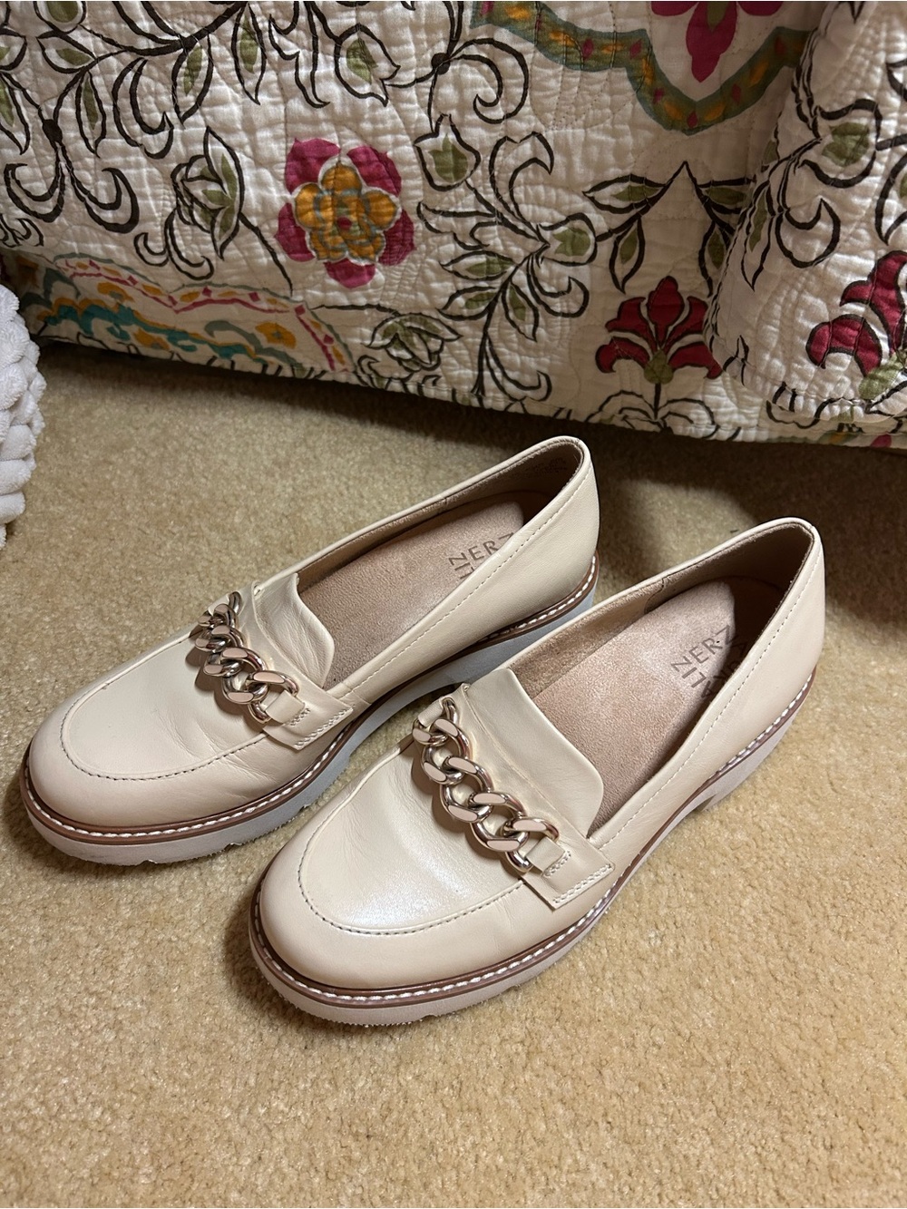 Naturalizer Desi leather loafers with metallic chain detail and lug sole size 7